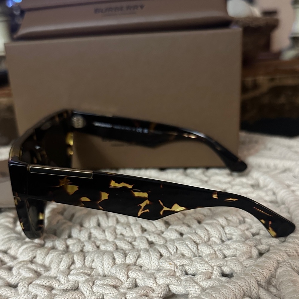 Burberry Black and Brown Sunglasses - Picture 4 of 12